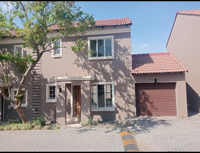 2 BEDROOM TOWNHOUSE FOR SALE IN HALFWAY GARDENS